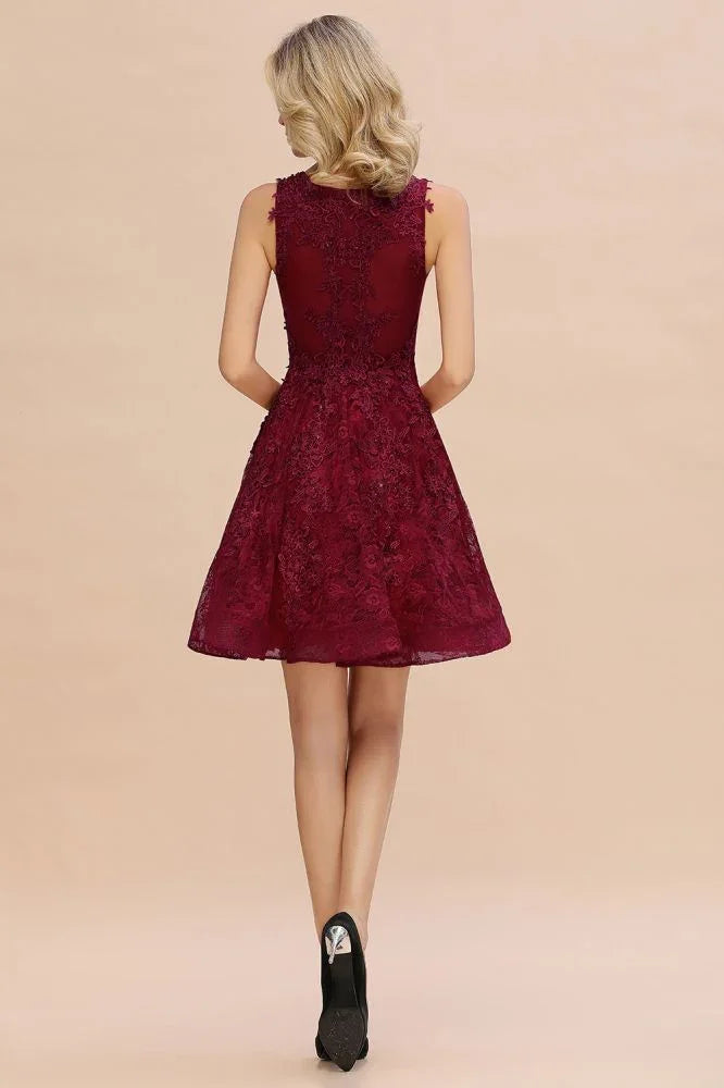 Vestido de Fiesta para el Baile de Bienvenida con Aplicaciones Florales, Cuello en V, Sin Mangas y a la Altura de la Rodilla, Estiloso