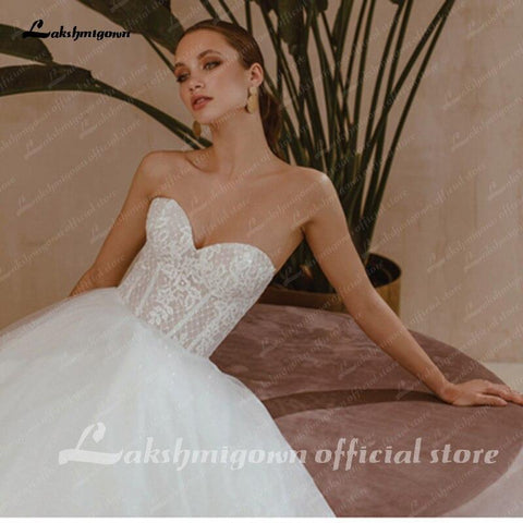 NumberSea Brautkleid mit Herzausschnitt und kurzen Ärmeln
