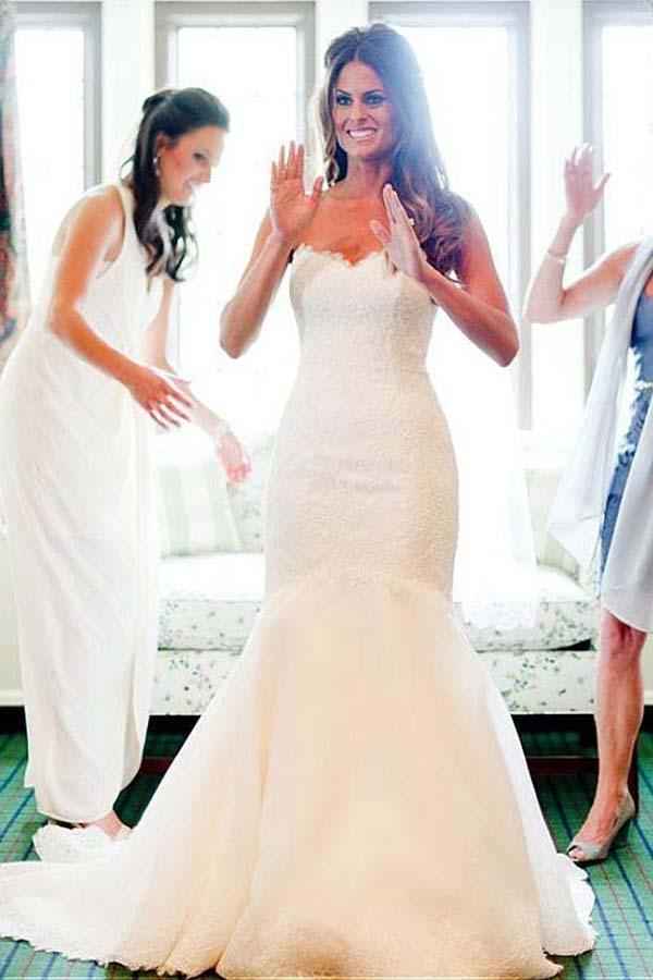 Brautkleid mit Herz-Ausschnitt und Meerjungfrau-Silhouette mit Spitzenapplikationen