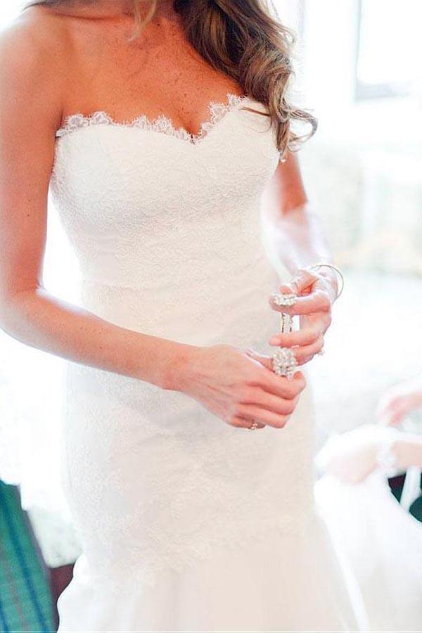 Brautkleid mit Herz-Ausschnitt und Meerjungfrau-Silhouette mit Spitzenapplikationen