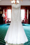 Brautkleid mit Herz-Ausschnitt und Meerjungfrau-Silhouette mit Spitzenapplikationen
