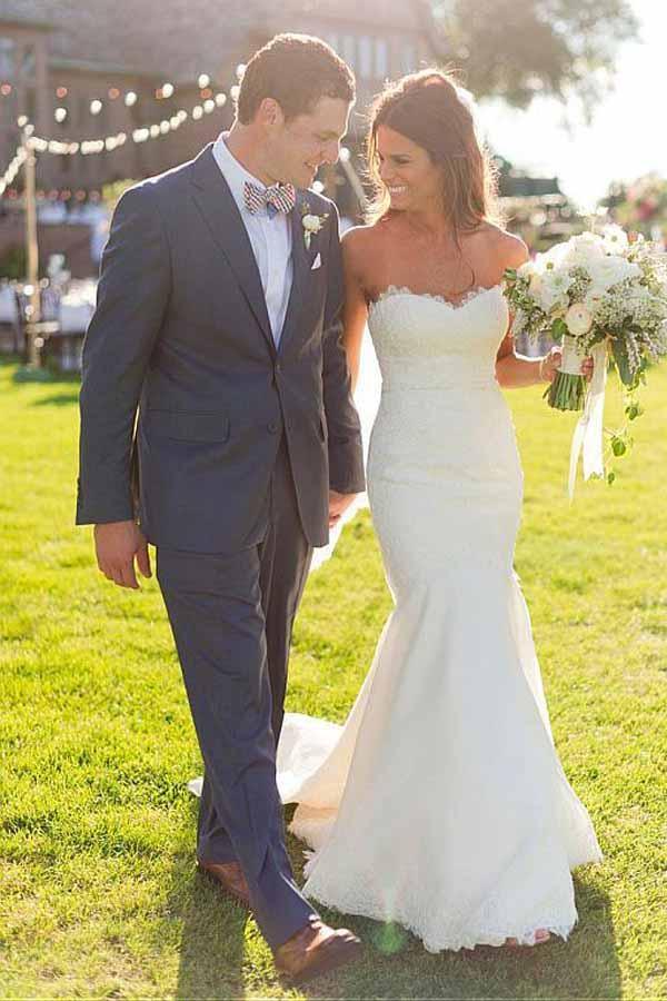 Brautkleid mit Herz-Ausschnitt und Meerjungfrau-Silhouette mit Spitzenapplikationen