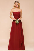 Abito da damigella d'onore rosso Sweetheart in chiffon lungo fino al pavimento per ospiti di nozze senza schienale