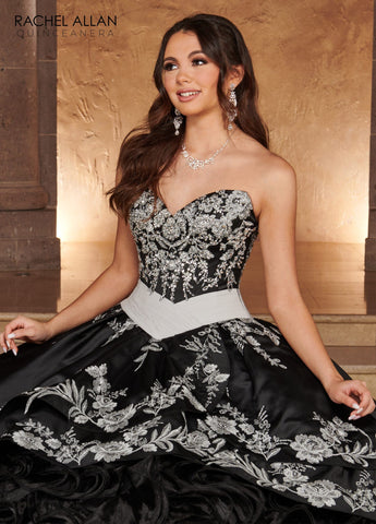 Vestido de quinceanera com folhos e decote em coração, de Rachel Allan RQ3104