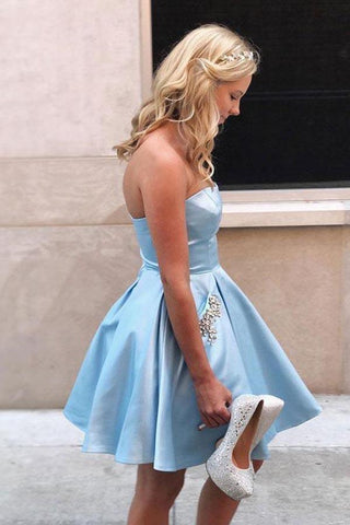 Herzförmiges, trägerloses, himmelblaues, kurzes Homecoming-/Partykleid mit Taschen PD097