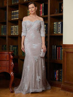 Vestidos para a mãe da noiva com aplicações de renda e ombros à mostra, mangas 3/4 e cauda comprida