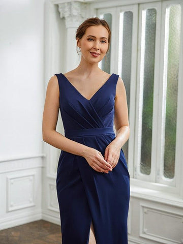 Etui-/Säulen-Kleid aus Stretch-Krepp mit Rüschen, V-Ausschnitt, ärmellos, bodenlang