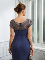 Etui-Linie/Säule Chiffon Perlen verziert Bateau-Ausschnitt Kurze Ärmel Bodenlang Brautmutterkleider