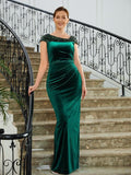 Abito per la Madre della Sposa a Silhouetta Sheath/Colonna in Velluto, con Scollo a V, Senza Maniche, Drappeggio e Lunghezza Pavimento
