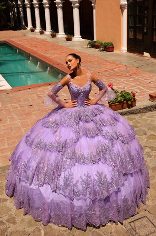 Quinceanera-Kleid mit gestuften Glockenärmeln von Amarra 54300