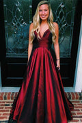 Vestido de festa intemporal com decote em V profundo e cauda longa cor vinho PG748