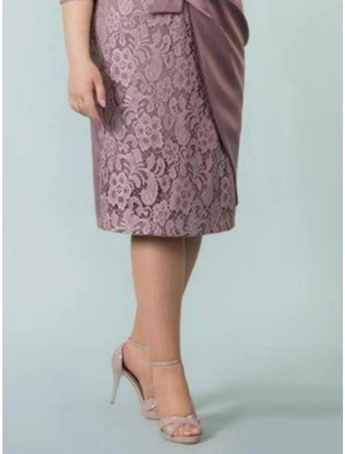 Vestidos para Mãe da Noiva Plus Size Curto Barriga Escondida Convidada de Casamento Elegante Decote Quadrado Comprimento Chá Renda Seda Imitada Manga 3/4 com Laço(s)