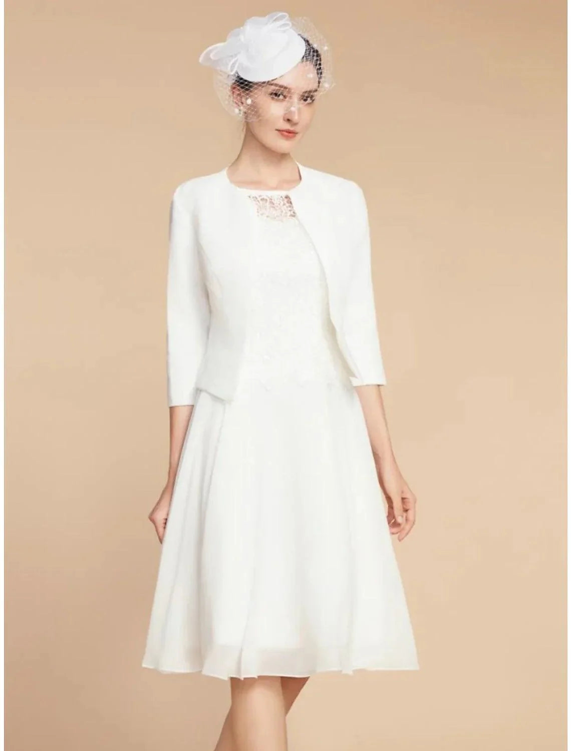 Vestido de mãe da noiva em duas peças, corte A, elegante, pequeno, decote em joia, comprimento até ao joelho, chiffon, renda, manga 3/4 com pregas, cor sólida