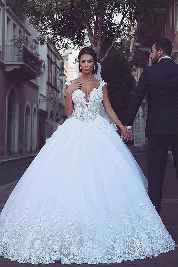 Tüll-Ballkleid-Hochzeitskleid mit V-Ausschnitt und Spitzenapplikationen