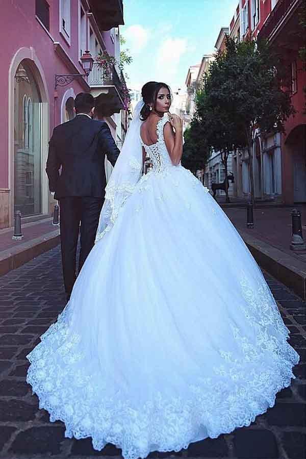 Tüll-Ballkleid-Hochzeitskleid mit V-Ausschnitt und Spitzenapplikationen