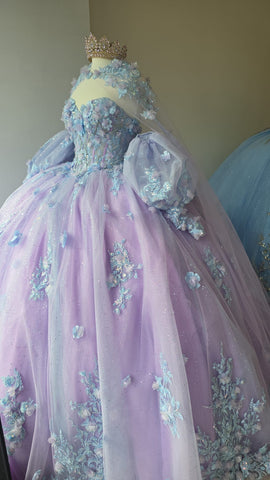 Zweifarbiges trägerloses Cape-Ballkleid von Petite Adele PQ1040