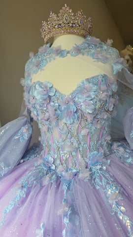 Zweifarbiges trägerloses Cape-Ballkleid von Petite Adele PQ1040