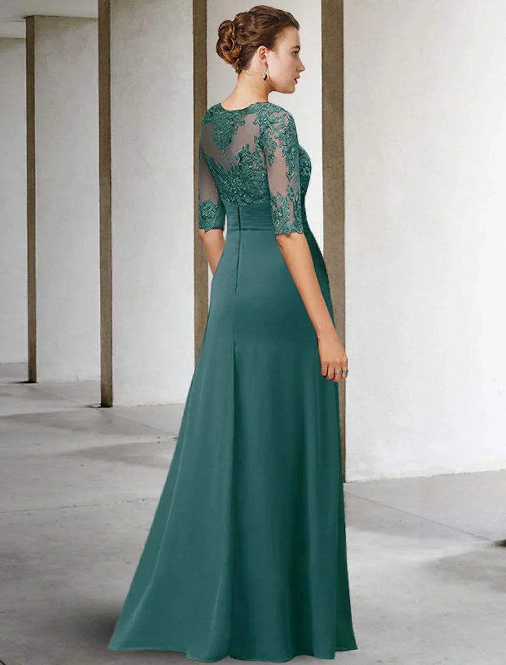 Vestido de mãe da noiva com bainha/coluna, vestidos para convidadas de casamento no outono, tamanho grande, elegante, decote em joia, comprimento até ao chão, chiffon, renda, manga curta com aplicações, drapeado lateral