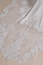 Einzigartiges Trägerkleid Ärmelloses Meerjungfrau Bodenlanges Satin Hochzeitskleid mit Muster