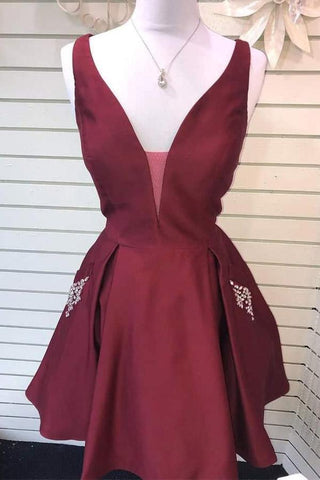 Süßes Homecoming-Kleid aus burgunderrotem Satin mit V-Ausschnitt und Taschen PD360