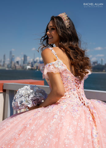 Quinceanera-Kleid mit V-Ausschnitt und Rüschen von Rachel Allan RQ1136