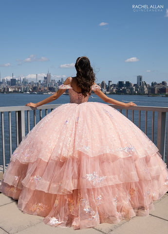 Quinceanera-Kleid mit V-Ausschnitt und Rüschen von Rachel Allan RQ1136