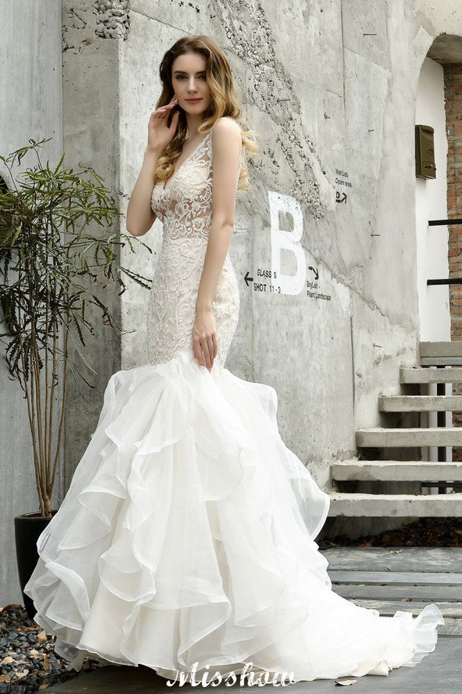 Trägerloses V-Ausschnitt Brautkleid mit Blumen-Spitze, Meerjungfrau-Silhouette, Tüllrock und schmaler Passform für den Garten