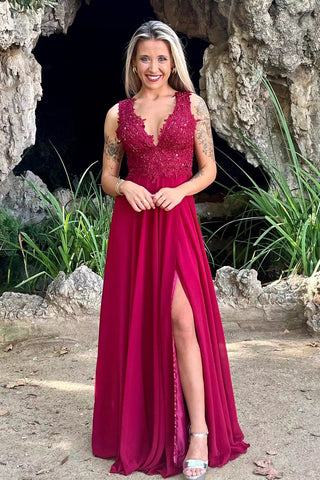 Langes Abendkleid aus Chiffon mit V-Ausschnitt, Schlitz vorn und eleganten Spitzenapplikationen