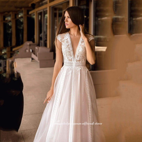 Vestidos de noiva com decote em V NumberSea e corte A, manga curta