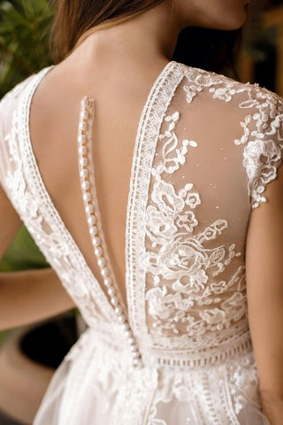 Vestidos de noiva com decote em V NumberSea e corte A, manga curta