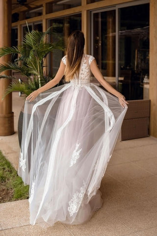 Vestidos de noiva com decote em V NumberSea e corte A, manga curta