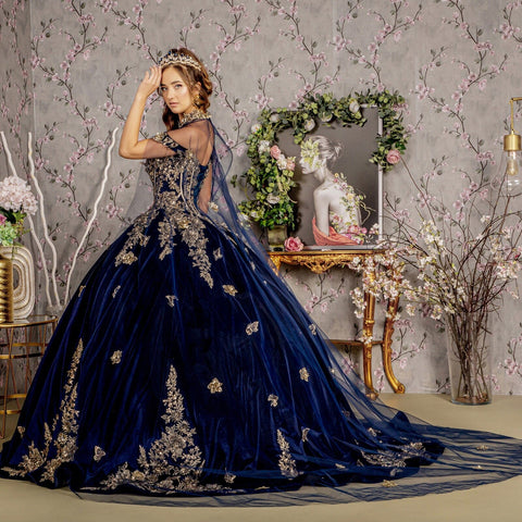 Ballkleid mit schulterfreiem Cape aus Samt von GLS Gloria GL3471