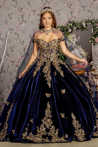 Ballkleid mit schulterfreiem Cape aus Samt von GLS Gloria GL3471