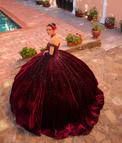 Schulterfreies Quinceanera-Kleid aus Samt von Amarra 54257