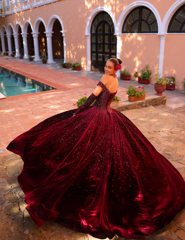Schulterfreies Quinceanera-Kleid aus Samt von Amarra 54257