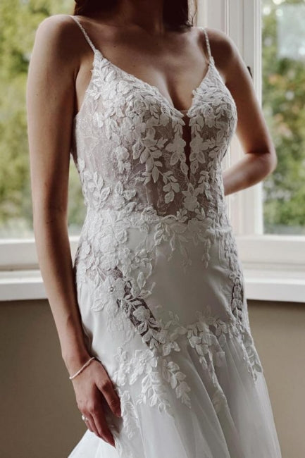 Vintage Meerjungfrau-V-Ausschnitt-Spaghettiträger-Spitzen-Brautkleid mit Schleppe