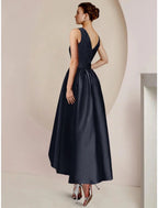 Etuikleid/Säulenkleid für die Mutter der Braut, Hochzeitsgast, minimalistisch, elegant, U-Ausschnitt, asymmetrisch, knöchellang, Satin, Spitze, halbe Ärmel mit Falten, einfarbig