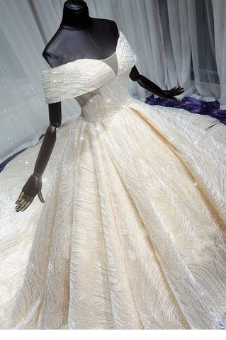 Vestido de noiva NumberSea com manga comprida e aplicações de renda na praia