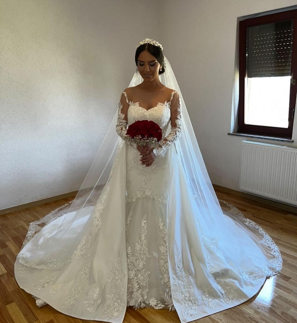Weißes A-Linien-Spitzen-Meerjungfrauen-Brautkleid mit abnehmbarer Schleppe