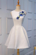 Robe de bal courte en dentelle blanche avec appliqués - Robe de homecoming PD160