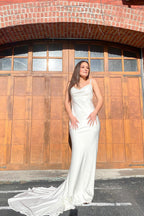 Weißes langes Meerjungfrau-Trägerkleid mit Spaghettiträgern, süßem Herzausschnitt und offenem Rücken aus Satin für die Hochzeit