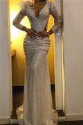 Vestido de noche largo blanco estilo sirena con escote en V, lentejuelas y mangas