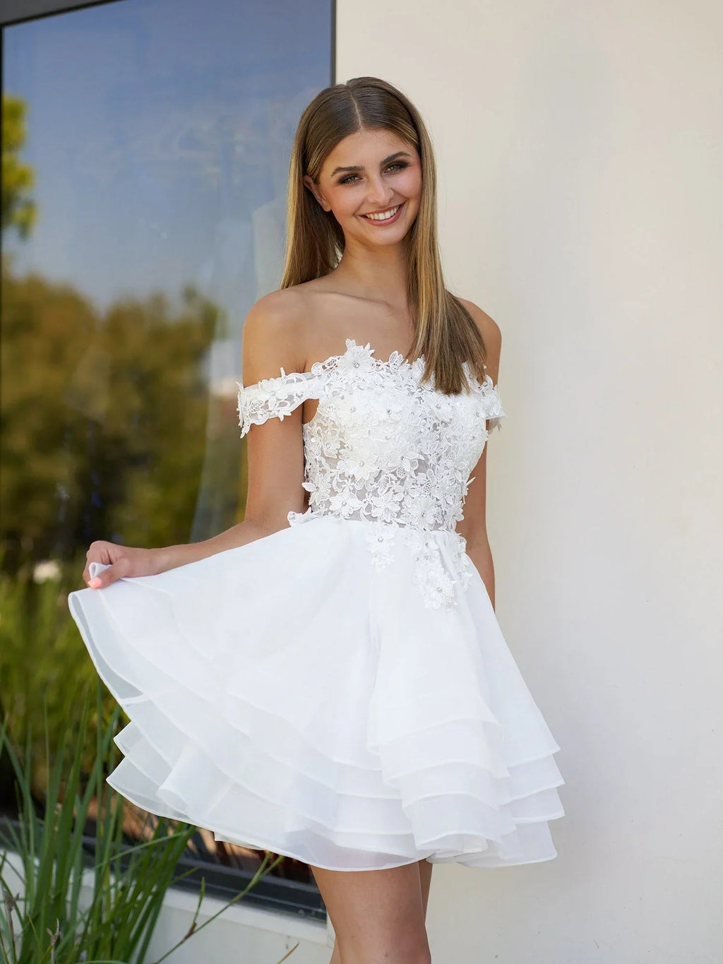 Abito da Ballo Spalla Scoperta a Linea A con Pizzo e Appliqué in Organza