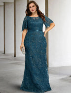 Vestido de mãe da noiva de duas peças, estilo tubo/coluna, plus size, elegante, decote em joia, cauda longa/escova, renda, manga curta, sem faixa/fita, aplicações