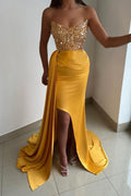 Vestido de Noche Largo de Sirena con Abertura y Tirantes a la Cadera en Color Amarillo Dulce
