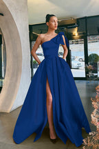 Burgunderrotes langes A-Linien-Abendkleid aus Satin mit einer Schulter und Schlitzen