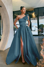 Burgunderrotes langes A-Linien-Abendkleid aus Satin mit einer Schulter und Schlitzen