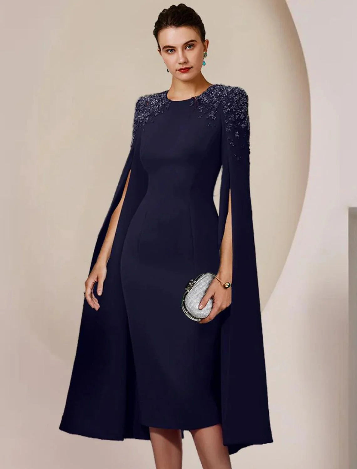 Vestido de mãe da noiva com bainha/coluna, para convidada de casamento formal, elegante, decote redondo, comprimento até ao joelho, chiffon elástico, manga comprida com missangas