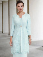 Vestido de mãe da noiva de duas peças com bainha/coluna, elegante, decote em joia, comprimento até ao joelho, renda elástica, chiffon, manga curta, com pregadeira de cristal