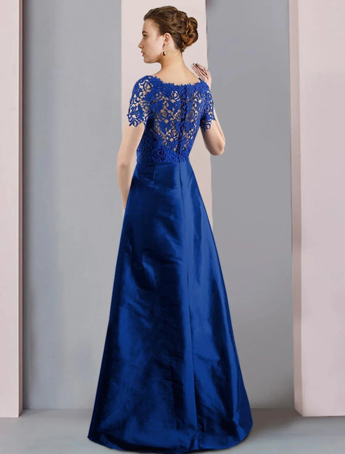 Vestido de mãe da noiva de duas peças, estilo coluna, formal, elegante, destacável, decote redondo, comprimento até ao joelho, renda, tafetá, manga curta com laço(s), pregadeira de cristal